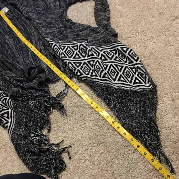 Billabong Boho Tasseled Beach Shawl Cardigan With Sleeves - Picture 14 of 16